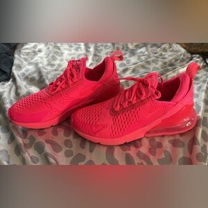 Nike Women's Bright Pink 270’s